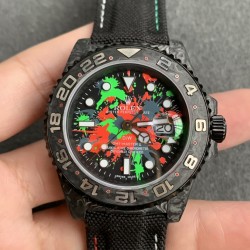Diw新作勞力士超限量GMT-MASTER II  Diw团队重新制作了碳纤维表壳，同时包含表圈、面盘等零件也全都是碳纤维材质，其中碳纤维表圈上数字刻度首次采用全新碳纤维植丁技术（非填油）塑造丰富视觉层次，质感细腻。透视底盖可清楚展示正反快速调日历的劳力士专属cal.3186机芯。搭配柔软魔术贴表带和一体碳纤维表扣。首批量产提供4种颜色表盘可选，5种不同颜色风格表带。