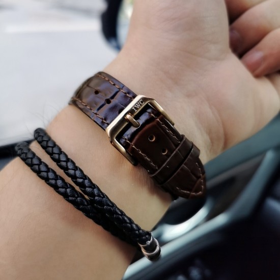 万国--IWC Z2 男士腕表 至臻精品,高雅品位 搭载全自动机械机芯 316L精钢表壳矿物强化玻璃镜面采用进口小牛皮真皮表带尺寸:直径40mm 厚度12mm 三杰精致推荐男士精品机械腕表 精致传承真实效果 SJ品质的保证 万国--IWC Z2 男士腕表 至臻精品,高雅品位 搭载全自动机械机芯 316L精钢表壳矿物强化玻璃镜面采用进口小牛皮真皮表带尺寸:直径40mm 厚度12mm 三杰精致推荐男士精品机械腕表 精致传承真实效果 SJ品质的保证