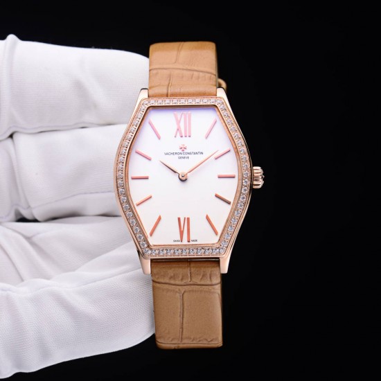 实拍 江诗丹顿-Vacheron Constantin 作为世界上历史悠久的钟表制造商从未停止生产,秉承悉力以赴,精益求精的品牌座右铭,其中有一款-Malte系列25530/000R-9742,经典酒桶型婉表,防磨水晶镜面,内部经反光处理,配置瑞士原装石英机芯,尺寸28.40*38.67毫米,厚度7.28毫米。表壳电镀18K白金/玫瑰金,表带有布绢带,牛皮带两种选择,针扣配带.市面最高版本,你值得拥有。 实拍 江诗丹顿-Vacheron Constantin 作为世界上历史悠久的钟表制造商从未停止生产,秉承悉力以赴,精益求精的品牌座右铭,其中有一款-Malte系列25530/000R-9742,经典酒桶型婉表,防磨水晶镜面,内部经反光处理,配置瑞士原装石英机芯,尺寸28.40*38.67毫米,厚度7.28毫米。表壳电镀18K白金/玫瑰金,表带有布绢带,牛皮带两种选择,针扣配带.市面最高版本,你值得拥有。