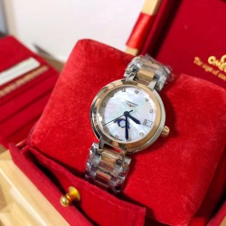 实拍 6月浪琴心月系列特惠促销促销期间下单赠送一条牛皮表带数量有限送完即止浪琴心月系列月相女士腕表，采用独家定制真月相（每月转一圈‼️正品一致）石英机芯，精钢圆形表壳，表径30.5mm，抗磨损合成双卜蓝宝石玻璃（数据同步正品）A级深海白色珍珠母贝字面，钻石刀CNC切割月相窗口，高档八角批花镐石钻丁刻度，蓝钢指针，精钢表链搭配原装三折式表扣。