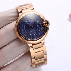 Cartier 卡地亚 蓝气球 机械42mm ！以风格细腻，格调优雅著称，精钢表壳的色泽度使得腕表如气球般轻盈，罗马数字时标在表盘上显得复古深邃，蓝宝石玻璃镜面！