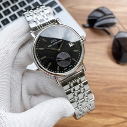 实物拍摄品牌：万国-IWC  类型：[酷]男士腕表表壳：316精钢（做工优质）表带：进口真牛皮/316精钢(两种可选)机芯：高级定制全自动机械机芯（走时稳定）玻璃：高级强化镀膜镜面尺寸：直径40mm，厚度12mm
