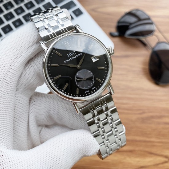 实物拍摄品牌：万国-IWC  类型：[酷]男士腕表表壳：316精钢（做工优质）表带：进口真牛皮/316精钢(两种可选)机芯：高级定制全自动机械机芯（走时稳定）玻璃：高级强化镀膜镜面尺寸：直径40mm，厚度12mm
