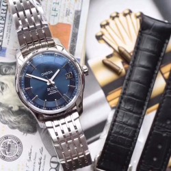 VS 新品 ：OMEGA 欧米茄 “明月之蓝”系列搭载同轴8900机芯上市！表径41mm 银色同心圆表盘 搭鳄鱼皮 蓝色秒针为简约表盘带来一分魅力！