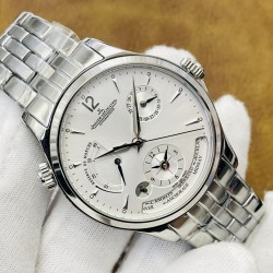 【V9 Factory墙裂推荐 市场最高版本】积家大师系列1428121腕表！1⃣️钢带经过长达3年时间精心研发，13套大大小小零散模具，39道工序的磨合，每一个菱角.细角凹凸明显可见，对表图明显无差异！2⃣️39毫米的直径设计(尺寸专柜一样，非42不对版）3⃣️表盘布置10点钟的动能显示窗，2点钟的日历显示盘，6点钟位置的第二时区显示盘，还有最下面的世界时显示窗，搭配的完美无瑕，堪称经典之作。4⃣️搭载积家自动的CaL.939自动上链机芯。V9 Factory匠心力作  欢迎各位表友品鉴！