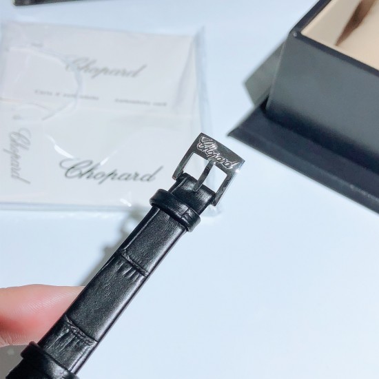 萧邦-Chopard,Happy Diamonds 快乐钻系列!瑞士ETA石英机芯,双层蓝宝石玻璃进口表带分别:有鸵鸟纹、原纹、娟丝带可供选择!尺寸约28mm、厚度约7mm 萧邦-Chopard,Happy Diamonds 快乐钻系列!瑞士ETA石英机芯,双层蓝宝石玻璃进口表带分别:有鸵鸟纹、原纹、娟丝带可供选择!尺寸约28mm、厚度约7mm