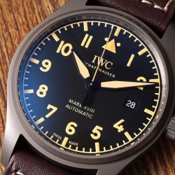 IWC 万国 钛灰 马克系列，日本全自动机械腕表，现震撼来袭，越带越有质感，尺寸39mm！棕色意大利小牛皮表带！