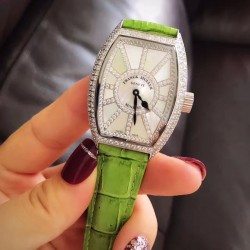 Franck muller法兰克穆勒 FM奢华镶钻石英女表✔️延续FM经典酒桶外壳造型、镶嵌进口5A水钻‼️高品质、大牌范儿真皮表带材质、进口石英机芯，✨时间简约名媛，深受各大明星女神喜爱