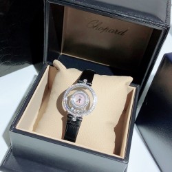 萧邦-Chopard，Happy Diamonds 快乐钻系列！瑞士ETA石英机芯，双层蓝宝石玻璃进口表带分别:有鸵鸟纹、原纹、娟丝带可供选择！尺寸约28mm、厚度约7mm