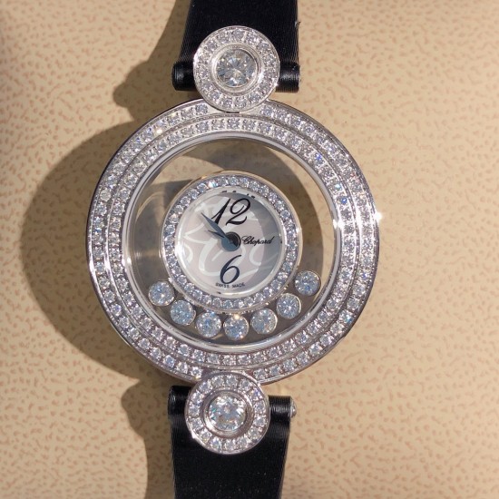 萧邦Chopard,Happy Diamonds 快乐钻系列!瑞士ETA石英机芯,双层蓝宝石玻璃进口表带分别:有鸵鸟纹、原纹、娟丝带可供选择!尺寸约28mm、厚度约7mm 萧邦Chopard,Happy Diamonds 快乐钻系列!瑞士ETA石英机芯,双层蓝宝石玻璃进口表带分别:有鸵鸟纹、原纹、娟丝带可供选择!尺寸约28mm、厚度约7mm