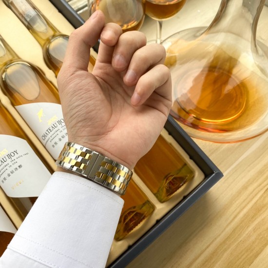 浪琴 Longines 精品男士腕表,经典大三针设计,尊贵大气,绅士风范,卓越品质,热卖全城。采用全自动机械机芯,顶级316精钢表壳表带,矿物质超强镜面,尺寸40*13 浪琴 Longines 精品男士腕表,经典大三针设计,尊贵大气,绅士风范,卓越品质,热卖全城。采用全自动机械机芯,顶级316精钢表壳表带,矿物质超强镜面,尺寸40*13