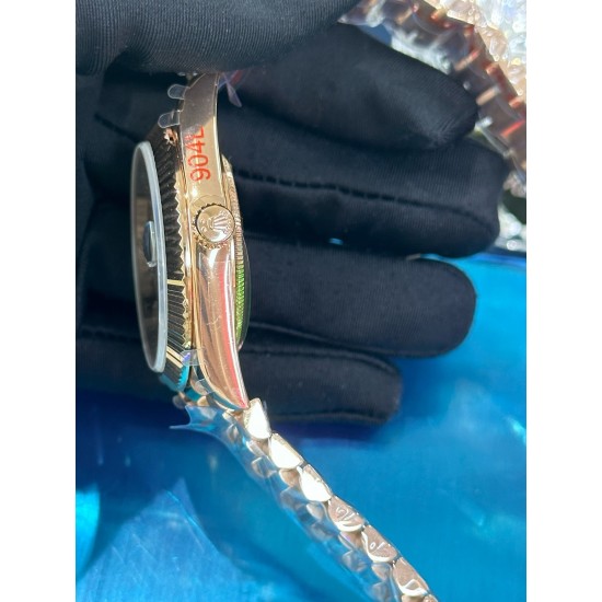 ROLEX 劳力士 冰糖星期日历型系列!独家实拍,玻璃通透,日历对版,针有中轴,牙圈立体。上手就可以玩,手感非常好。40mm直径,严选出品,出货实拍! ROLEX 劳力士 冰糖星期日历型系列!独家实拍,玻璃通透,日历对版,针有中轴,牙圈立体。上手就可以玩,手感非常好。40mm直径,严选出品,出货实拍!