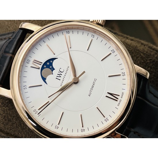 【IWS Factory2021新品推荐】万.国IWC波涛菲诺系列月相自动腕表!三大“独”道之处:1⃣️独家巨资订制万国Cal.35800真月相功能机芯,市面其他版本大多为日夜轮!2⃣️市面唯一拥有波涛条钉打磨工艺厂家,与原装工艺效果如出一辙,整体字面质感更佳!3⃣️在订制机芯的加持下,尺寸做到和原装一致!直径40MMX11MM!市面其他版本则会厚很多!IWS Factory全心力作 欢迎各位表友品鉴! 【IWS Factory2021新品推荐】万.国IWC波涛菲诺系列月相自动腕表!三大“独”道之处:1⃣️独家巨资订制万国Cal.35800真月相功能机芯,市面其他版本大多为日夜轮!2⃣️市面唯一拥有波涛条钉打磨工艺厂家,与原装工艺效果如出一辙,整体字面质感更佳!3⃣️在订制机芯的加持下,尺寸做到和原装一致!直径40MMX11MM!市面其他版本则会厚很多!IWS Factory全心力作 欢迎各位表友品鉴!