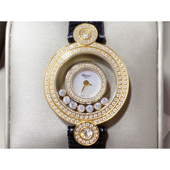 实拍 萧邦 Chopard 小圆双包双排钻 Happy Stort 珠表 内、外蓝宝石水晶玻璃 微型按调EAT瑞士机芯 密爪包镶钻!新潮珍珠贝母表盘刻度 款型特色鲜明。表壳尺寸约:28mm 实拍 萧邦 Chopard 小圆双包双排钻 Happy Stort 珠表 内、外蓝宝石水晶玻璃 微型按调EAT瑞士机芯 密爪包镶钻!新潮珍珠贝母表盘刻度 款型特色鲜明。表壳尺寸约:28mm