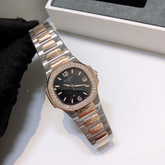 实拍 百达翡丽 鹦鹉系列机芯,瑞士石英女款.直径:32.5mm镜面:顶级蓝宝石镜面 材质:手工镶钻 字面超强夜光。精致表壳,搭配316L精钢带原庄专用扣。 实拍 百达翡丽 鹦鹉系列机芯,瑞士石英女款.直径:32.5mm镜面:顶级蓝宝石镜面 材质:手工镶钻 字面超强夜光。精致表壳,搭配316L精钢带原庄专用扣。