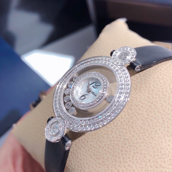 萧邦Chopard,Happy Diamonds 快乐钻系列!瑞士ETA石英机芯,双层蓝宝石玻璃进口表带分别:有鸵鸟纹、原纹、娟丝带可供选择!尺寸约28mm、厚度约7mm 萧邦Chopard,Happy Diamonds 快乐钻系列!瑞士ETA石英机芯,双层蓝宝石玻璃进口表带分别:有鸵鸟纹、原纹、娟丝带可供选择!尺寸约28mm、厚度约7mm