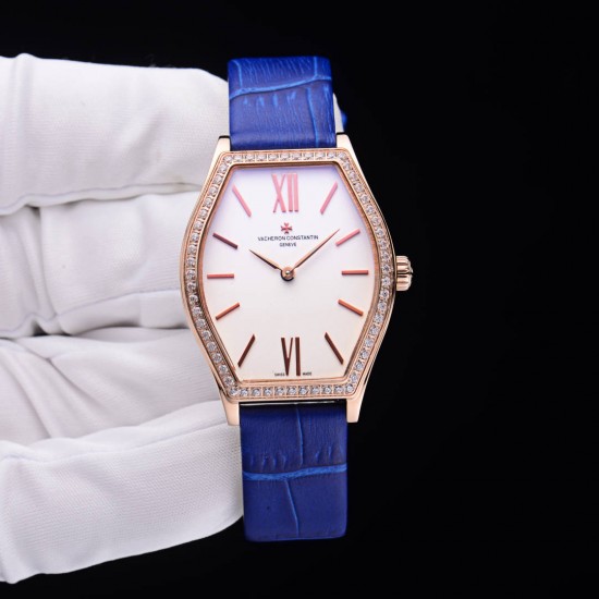 实拍 江诗丹顿-Vacheron Constantin 作为世界上历史悠久的钟表制造商从未停止生产,秉承悉力以赴,精益求精的品牌座右铭,其中有一款-Malte系列25530/000R-9742,经典酒桶型婉表,防磨水晶镜面,内部经反光处理,配置瑞士原装石英机芯,尺寸28.40*38.67毫米,厚度7.28毫米。表壳电镀18K白金/玫瑰金,表带有布绢带,牛皮带两种选择,针扣配带.市面最高版本,你值得拥有。 实拍 江诗丹顿-Vacheron Constantin 作为世界上历史悠久的钟表制造商从未停止生产,秉承悉力以赴,精益求精的品牌座右铭,其中有一款-Malte系列25530/000R-9742,经典酒桶型婉表,防磨水晶镜面,内部经反光处理,配置瑞士原装石英机芯,尺寸28.40*38.67毫米,厚度7.28毫米。表壳电镀18K白金/玫瑰金,表带有布绢带,牛皮带两种选择,针扣配带.市面最高版本,你值得拥有。