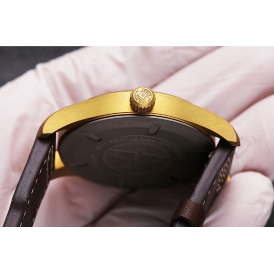 IWC 万国 喷火战机系列,日本全自动机械腕表,现震撼来袭,越带越有质感,尺寸39mm!后盖镌刻有“喷火战机”图案。栩栩如生,棕色意大利小牛皮表带! IWC 万国 喷火战机系列,日本全自动机械腕表,现震撼来袭,越带越有质感,尺寸39mm!后盖镌刻有“喷火战机”图案。栩栩如生,棕色意大利小牛皮表带!