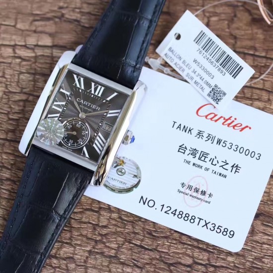 卡地亚刘德华同款英式坦克系列终级版本,原版1904MC自动机械机芯,表径:34mmX44mm,使用原版烤钢蓝表针,使表针色泽均匀永不变色,每个机芯摆轮下面都不同雕刻专属编码,双面蓝宝石水晶玻璃,深度防水250米,进口意大利牛皮,1比1壳带复刻,要认准此顶级版本的独创烤钢蓝表针,和独立摆轮下的雕刻编码。 卡地亚刘德华同款英式坦克系列终级版本,原版1904MC自动机械机芯,表径:34mmX44mm,使用原版烤钢蓝表针,使表针色泽均匀永不变色,每个机芯摆轮下面都不同雕刻专属编码,双面蓝宝石水晶玻璃,深度防水250米,进口意大利牛皮,1比1壳带复刻,要认准此顶级版本的独创烤钢蓝表针,和独立摆轮下的雕刻编码。