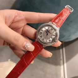 实拍爆款卡地亚蓝气球满钻系列双排四角钻✨超美人工镶嵌施华洛世奇水晶钻 字面全钻尽显高端品质 鳄鱼纹小牛皮搭配原装折叠扣 方便携带 瑞士石英机芯 百搭尺寸36mm(金玫白可选)适合各种高大上场合❗️