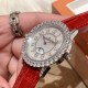 实拍 积家-Jaeger-LeCoultre DAZZLING RENDEZ- VOUS MOON约会系列月相珠宝腕表月之女神,是浪漫与柔美的象征,她掌管着大自然中的潮起潮落和季节更替,是艺术家与诗人们的灵感源泉,在温润莹亮的白色珍珠母贝映衬下,晶莹璀璨的钻石散发出夜空般的静谧之美,表圈镶嵌108颗钻石,组成两个环绕表壳的同心圆。由36颗以爪镶工艺镶嵌的钻石组成的外圈,为光芒闪耀的表圈营造出轻盈美妙的质感,尺寸36mm的精钢表壳搭配进口瑞士石英,采用蓝宝石水晶玻璃。 实拍 积家-Jaeger-LeCoultre DAZZLING RENDEZ- VOUS MOON约会系列月相珠宝腕表月之女神,是浪漫与柔美的象征,她掌管着大自然中的潮起潮落和季节更替,是艺术家与诗人们的灵感源泉,在温润莹亮的白色珍珠母贝映衬下,晶莹璀璨的钻石散发出夜空般的静谧之美,表圈镶嵌108颗钻石,组成两个环绕表壳的同心圆。由36颗以爪镶工艺镶嵌的钻石组成的外圈,为光芒闪耀的表圈营造出轻盈美妙的质感,尺寸36mm的精钢表壳搭配进口瑞士石英,采用蓝宝石水晶玻璃。