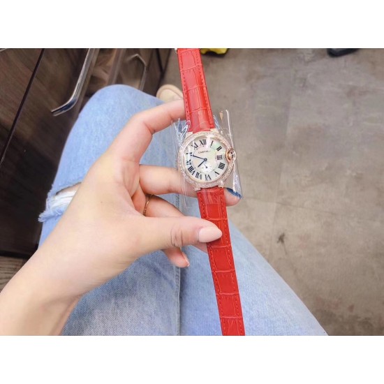 卡地亚 CARTIER 蓝气球奢华系列,316L精钢材质,简约又别具品味,摒弃了现代盛行的繁复华丽的修饰,以简约重新诠释唯美,打造独家高品质,采用高级珍珠贝母制作出表盘,优雅精致高贵气质尽显无漏。尺寸36mm*12mm。 卡地亚 CARTIER 蓝气球奢华系列,316L精钢材质,简约又别具品味,摒弃了现代盛行的繁复华丽的修饰,以简约重新诠释唯美,打造独家高品质,采用高级珍珠贝母制作出表盘,优雅精致高贵气质尽显无漏。尺寸36mm*12mm。