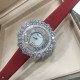 萧邦Happy Diamonds系列特别款!2019年官网力推款!2018即将过去,新的一年从元旦开始!枫叶美丽并寓意着坚毅精神!即代表永恒爱情送给恋人,也代表对美好的回忆,可送给一路陪伴的朋友,还代表一种岁月的轮回。1比1超前做工同步首发!表面配置三块蓝宝石防刮玻璃,瑞士朗达机芯,尺寸:外径34mm内径14mm。表带14/12。 萧邦Happy Diamonds系列特别款!2019年官网力推款!2018即将过去,新的一年从元旦开始!枫叶美丽并寓意着坚毅精神!即代表永恒爱情送给恋人,也代表对美好的回忆,可送给一路陪伴的朋友,还代表一种岁月的轮回。1比1超前做工同步首发!表面配置三块蓝宝石防刮玻璃,瑞士朗达机芯,尺寸:外径34mm内径14mm。表带14/12。