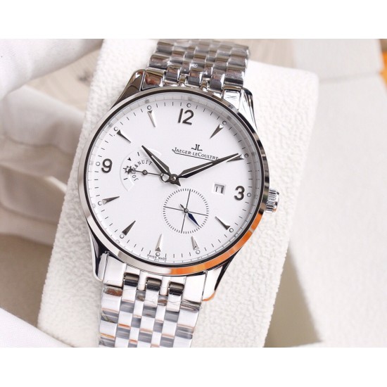 积家 Jaeger-leCoultre Master Ultra Thin 24 times 积家超薄日夜大师系列42mm腕表,日夜显示及3位日历显示令表盘尽显活力,5位跳动的小秒针宛如一幕和谐美妙的腕上芭蕾。透过玻璃底盖,机芯运行一目了然。 积家 Jaeger-leCoultre Master Ultra Thin 24 times 积家超薄日夜大师系列42mm腕表,日夜显示及3位日历显示令表盘尽显活力,5位跳动的小秒针宛如一幕和谐美妙的腕上芭蕾。透过玻璃底盖,机芯运行一目了然。