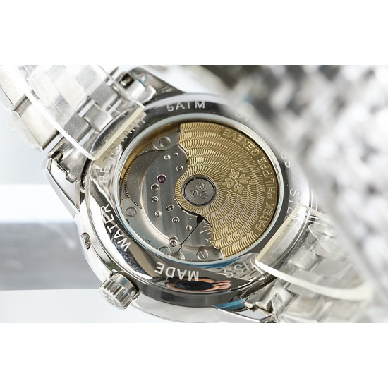 年末巨献“pp时尚新款 PATEK PHILIPPE【新年巨献 最高版本】百达翡丽超级复杂多功能系列(5721P-002)ZF厂高品质钢带款变运动系列原装9100升级版机芯。所有功能同正品(3字位月份显示 6字位24小时显示 9字位24小时和日月星辰显示),和原装一样的带水平压纹工艺,带荧光刻度 ,41mm直径。316L精钢镀金,原装进口蓝宝石水晶镜面。5721和5721P款的外钻为施华洛世奇钻,通透闪亮,气质非凡。在目前技术范畴内尽可能接近原装,此款腕表让您驾驭所有场合。 年末巨献“pp时尚新款 PATEK PHILIPPE【新年巨献 最高版本】百达翡丽超级复杂多功能系列(5721P-002)ZF厂高品质钢带款变运动系列原装9100升级版机芯。所有功能同正品(3字位月份显示 6字位24小时显示 9字位24小时和日月星辰显示),和原装一样的带水平压纹工艺,带荧光刻度 ,41mm直径。316L精钢镀金,原装进口蓝宝石水晶镜面。5721和5721P款的外钻为施华洛世奇钻,通透闪亮,气质非凡。在目前技术范畴内尽可能接近原装,此款腕表让您驾驭所有场合。