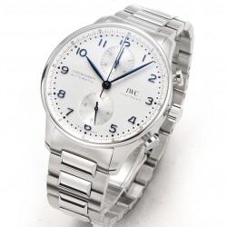 V6S新品，IWC万国表为其经典全新葡萄牙系列计时腕表推出首款精钢表链款式。IWC万国表首次为这款经典时计系列腕表配备精钢表链，令IWC万国表葡萄牙系列计时腕表更添几分灵活随性。表链经过抛光与拉丝工艺修饰，精密入微，优美雅致；蝴蝶式折叠表扣赋予其符合人体工学的贴心设计，细腻贴合手腕，佩戴无比舒适。配备精钢表链的全新表款采用精钢表壳，腕表内部搭载IWC万国表自制69355型计时机芯，坚固而精准，采用经典导柱轮设计，透过蓝宝石玻璃表背可纵览机芯风采。高效双向棘爪上链系统提供46小时动力储备。
