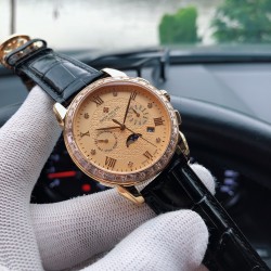 百达翡丽 Patek Philippe  搭配进口9100多功能机芯（0返修）功能（24小时,星期，星辰，月份）进口316精钢！搭配意大利进口小牛皮！原装折叠扣！尺寸42mm。耐磨防刮蓝宝石玻璃！超强防水50米！简约而不简单！你永远无法拥有一块百达翡丽，你只是在替你的后代保管他. ( 慎重承诺 ： 产品实物光泽手感更佳精湛 字盘刻度栩栩如生 壳套工艺都是宗师级别轻身检验 加上新时代机器高技锻造 上手震撼尊贵非凡。你值得拥有！ 三杰精致推荐男士多功能机械腕表 SJ为你精心挑选超真实实物图拍摄