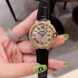 实拍爆款黄金色卡地亚蓝气球满钻系列双排四角钻✨超美人工镶嵌施华洛世奇水晶钻 字面全钻尽显高端品质 鳄鱼纹小牛皮搭配原装折叠扣 方便携带 瑞士石英机芯 百搭尺寸36mm(金玫白可选)适合各种高大上场合❗️