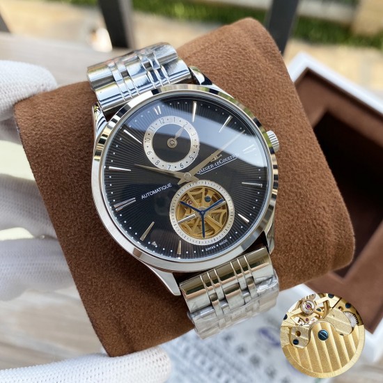积家 Jaeger Lecoultre 精品男士腕表,多功能设计,技艺精湛,独具匠心,尊贵大气,绅士风范。采用全自动机械机芯,顶级316精钢表壳,进口小牛皮表带,矿物质超强镜面,尺寸43*13 积家 Jaeger Lecoultre 精品男士腕表,多功能设计,技艺精湛,独具匠心,尊贵大气,绅士风范。采用全自动机械机芯,顶级316精钢表壳,进口小牛皮表带,矿物质超强镜面,尺寸43*13