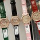 实拍 为你带来快乐——推出萧邦chopard Happy Sport满钻腕表!①卓越时计源于精湛工艺,双层蓝宝水晶玻璃之间,7颗施华洛世奇快乐彩钻活灵活现,完美诠释原装的韵味和感觉,镶满钻的表壳比例匀称,做工精湛,颗颗美钻饱满挺拔。②字面为了追求完美,耗时耗力,每一个刻度和英文logo都经过多次的独立开模,耗费多套模板,为你带来最接近原装的字面效果!③机芯采用进口石英机芯走时精准,④表带方面,为追求极致以及每一位客户的体验感,不惜成本采用牛皮皮表带,为你带来最高的体验手感制表技艺和宝石镶嵌完美融合! 实拍 为你带来快乐——推出萧邦chopard Happy Sport满钻腕表!①卓越时计源于精湛工艺,双层蓝宝水晶玻璃之间,7颗施华洛世奇快乐彩钻活灵活现,完美诠释原装的韵味和感觉,镶满钻的表壳比例匀称,做工精湛,颗颗美钻饱满挺拔。②字面为了追求完美,耗时耗力,每一个刻度和英文logo都经过多次的独立开模,耗费多套模板,为你带来最接近原装的字面效果!③机芯采用进口石英机芯走时精准,④表带方面,为追求极致以及每一位客户的体验感,不惜成本采用牛皮皮表带,为你带来最高的体验手感制表技艺和宝石镶嵌完美融合!