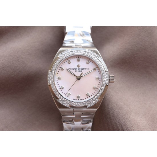 实拍【Vacheron Constantin江诗丹顿】纵横四海系列OVERSEAS女款小号型钢带款——一款极具魅力和旅行精神的女性腕表【表壳】直径36mm适合大部分女性佩戴,84颗圆形切割施华洛水更是钻璀璨夺目 【表盘】简约的大三针设计 旭日纹缎面拉丝的工艺处理 深邃优雅 时标均带白色夜光涂层 【机芯】CITIZEN8系列改Cal.5300机芯(机芯稳定零返修 ) 原装18k纳米镀金质摆陀 实拍【Vacheron Constantin江诗丹顿】纵横四海系列OVERSEAS女款小号型钢带款——一款极具魅力和旅行精神的女性腕表【表壳】直径36mm适合大部分女性佩戴,84颗圆形切割施华洛水更是钻璀璨夺目 【表盘】简约的大三针设计 旭日纹缎面拉丝的工艺处理 深邃优雅 时标均带白色夜光涂层 【机芯】CITIZEN8系列改Cal.5300机芯(机芯稳定零返修 ) 原装18k纳米镀金质摆陀