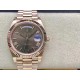 ROLEX 劳力士 星期日志型40mm终极版 搭载原版3255自动机械机芯228239系列腕表,40mm直径,研发耗时16个月!原版1比1开模。重点升级了以下几个要点:1.表壳直径与最新版3255型系列一致40毫米。2.表带头粒与原装一致,5件拼装,难度非常高,表带与表壳交错型无缝连结。3.把头皇冠处下方修改为与原版一致的两个圆点。4.表扣与原版一致里面加装了弹簧,字体大小工艺和原装一致。5.表壳侧面与原版一致增加二维码防伪。6.表壳与表带连接处的壳身刻有与原版一致的型号数字228239。 ROLEX 劳力士 星期日志型40mm终极版 搭载原版3255自动机械机芯228239系列腕表,40mm直径,研发耗时16个月!原版1比1开模。重点升级了以下几个要点:1.表壳直径与最新版3255型系列一致40毫米。2.表带头粒与原装一致,5件拼装,难度非常高,表带与表壳交错型无缝连结。3.把头皇冠处下方修改为与原版一致的两个圆点。4.表扣与原版一致里面加装了弹簧,字体大小工艺和原装一致。5.表壳侧面与原版一致增加二维码防伪。6.表壳与表带连接处的壳身刻有与原版一致的型号数字228239。