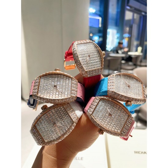 法兰克穆勒 V32 ABF 法穆兰 女装游艇新款 32mm 完美尺寸 搭配瑞士原装机芯 品质保证