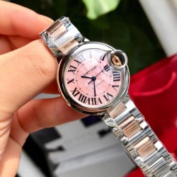 卡地亚 「 Cartier 」原装1：1复刻 、凸面弧形表壳，扭索雕纹表盘，剑形指针，在卡地亚制表世界中，Ballon Bleu 蓝气球腕表以风格细腻，格调高雅著称。