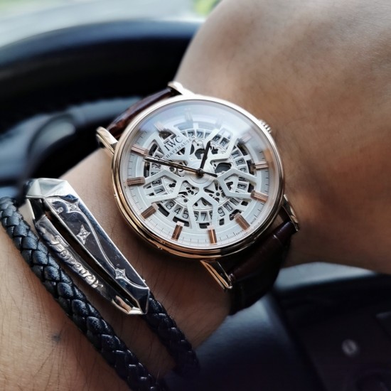 万国--IWC Z2 男士腕表 至臻精品,高雅品位 搭载全自动机械机芯 316L精钢表壳矿物强化玻璃镜面采用进口小牛皮真皮表带尺寸:直径40mm 厚度12mm 三杰精致推荐男士精品机械腕表 精致传承真实效果 SJ品质的保证 万国--IWC Z2 男士腕表 至臻精品,高雅品位 搭载全自动机械机芯 316L精钢表壳矿物强化玻璃镜面采用进口小牛皮真皮表带尺寸:直径40mm 厚度12mm 三杰精致推荐男士精品机械腕表 精致传承真实效果 SJ品质的保证