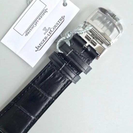ZF【厚积“薄”发 年度大作】ZF新品,积家月相大师系列,表壳直径39mmX9.9mm与原装同步。六点钟的子盘拥有阳历阴历(月相)双期显示,月相一月转一圈,功能和正品一致。【技术突破】采用9015改积家自产Cal.925/1机芯,功能百分百同步原装自产机芯。走时稳定,素质坚挺。【细节突破】从侧面观察腕表盘面发现有微微的弧度,ZF为了达到这一效果,耗时费力多次调整模具,确保神韵和感觉能与原装相媲美。ZF积家月相大师,满足您对月相的一切美好情怀。 ZF【厚积“薄”发 年度大作】ZF新品,积家月相大师系列,表壳直径39mmX9.9mm与原装同步。六点钟的子盘拥有阳历阴历(月相)双期显示,月相一月转一圈,功能和正品一致。【技术突破】采用9015改积家自产Cal.925/1机芯,功能百分百同步原装自产机芯。走时稳定,素质坚挺。【细节突破】从侧面观察腕表盘面发现有微微的弧度,ZF为了达到这一效果,耗时费力多次调整模具,确保神韵和感觉能与原装相媲美。ZF积家月相大师,满足您对月相的一切美好情怀。