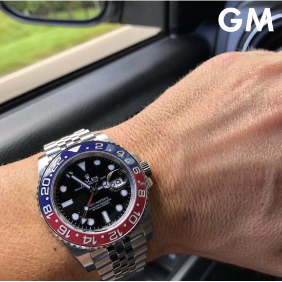 劳力士 Rolex 格林尼治 黑蓝 可乐圈——904L蚝式钢腕表惊艳登场!传承90几年的蚝式经典。搭配无缝双色Cerachrom 24 小时刻度陶制表圈,精钢打造的独特五珠链带,每一个表节都能灵活自如! 劳力士 Rolex 格林尼治 黑蓝 可乐圈——904L蚝式钢腕表惊艳登场!传承90几年的蚝式经典。搭配无缝双色Cerachrom 24 小时刻度陶制表圈,精钢打造的独特五珠链带,每一个表节都能灵活自如!