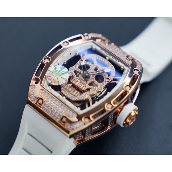 理查德米勒 RICHARD MILLE 最新升級特别版 抛光亮壳 让你体验最亮鬼头 带出最经典的RM052鬼头经典传奇 永不落后 镂空骷髅头腕表.骷髅头轮廓突出,造型霸气不羁,具有震撼人心的魅力。搭配艳耀色彩的真皮轻便表带,更拉风,更前卫。缤纷盛夏,换上短袖T恤的你,腕间搭上鲜艳的表款,是不是很吸睛?尺寸43x50mm ⚠️请认准独家品质 理查德米勒 RICHARD MILLE 最新升級特别版 抛光亮壳 让你体验最亮鬼头 带出最经典的RM052鬼头经典传奇 永不落后 镂空骷髅头腕表.骷髅头轮廓突出,造型霸气不羁,具有震撼人心的魅力。搭配艳耀色彩的真皮轻便表带,更拉风,更前卫。缤纷盛夏,换上短袖T恤的你,腕间搭上鲜艳的表款,是不是很吸睛?尺寸43x50mm ⚠️请认准独家品质