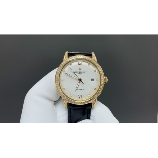 百达翡丽-PATEK PHILIPPE-火热新款式,新款锅盖,耗时长达8个月!超薄男士自动机械腕表,采用进口原装9015机芯,每小时振频28800次,零返修质量,直径40mm原装尺寸,超薄工艺8mm,锅盖玻璃材质!超强防水50米!专柜同款,一比一复刻!带上他锋芒尽显,气派不凡!耀眼光辉,永恒尊贵。⚠️请认准专业独家品质!欢迎转载 百达翡丽-PATEK PHILIPPE-火热新款式,新款锅盖,耗时长达8个月!超薄男士自动机械腕表,采用进口原装9015机芯,每小时振频28800次,零返修质量,直径40mm原装尺寸,超薄工艺8mm,锅盖玻璃材质!超强防水50米!专柜同款,一比一复刻!带上他锋芒尽显,气派不凡!耀眼光辉,永恒尊贵。⚠️请认准专业独家品质!欢迎转载