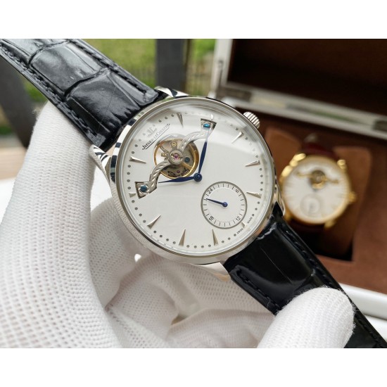 积家 Jaeger Lecoultre 大师系列,精品男士腕表,多功能设计,技艺精湛,独具匠心,尊贵大气,绅士风范。采用全自动机械机芯,顶级316精钢表壳,进口小牛皮表带,矿物质超强镜面,尺寸43-13 积家 Jaeger Lecoultre 大师系列,精品男士腕表,多功能设计,技艺精湛,独具匠心,尊贵大气,绅士风范。采用全自动机械机芯,顶级316精钢表壳,进口小牛皮表带,矿物质超强镜面,尺寸43-13