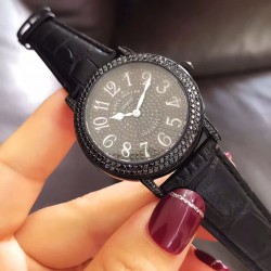 Franck muller-法兰克穆勒 ⏱FM酷黑圆形男女满钻表✔️黑色水钻搭配黑色真皮表带、高冷大范儿黑色控看过来、绝对是一款炫酷潮搭单品‼️满满的水钻装饰整表、高端欧美大牌、钢壳、进口石英机芯表盘直径约38毫米❗️超有范时尚大伽们必入单品
