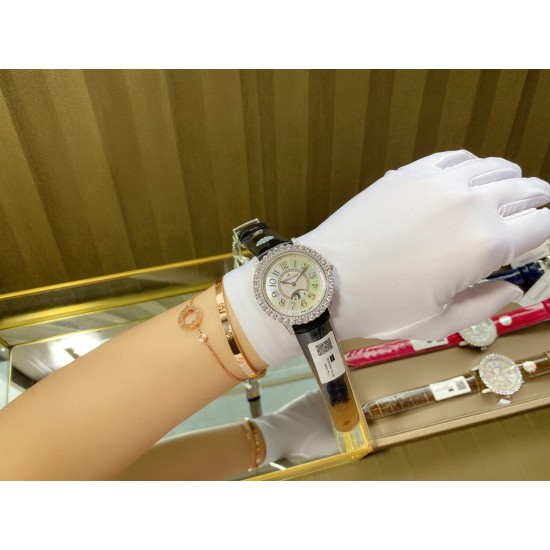 实拍 v18出品 狠货来袭 积家 约会大师 升级版最新24小时日月星辰 日月分明 女士腕表 珠宝镶钻设计风格首次使用高级珠宝的爪镶工艺而非常罕见轨道镶嵌!采用锆石材料。鲜艳光泽强!壳套:珠宝镶钻表壳、316L精钢玻璃:采用蓝宝石水晶表镜表盘:珍珠母贝镶钻表盘、台湾厂立体数字真钉立体!太阳月亮浮现出立体效果24小时日月分明表带:美洲鳄鱼皮表带尺寸:直径36mm,厚度8.8mm机芯:瑞士进口机芯体现出高贵优雅气质、材质进口质量保证零0⃣返修 实拍 v18出品 狠货来袭 积家 约会大师 升级版最新24小时日月星辰 日月分明 女士腕表 珠宝镶钻设计风格首次使用高级珠宝的爪镶工艺而非常罕见轨道镶嵌!采用锆石材料。鲜艳光泽强!壳套:珠宝镶钻表壳、316L精钢玻璃:采用蓝宝石水晶表镜表盘:珍珠母贝镶钻表盘、台湾厂立体数字真钉立体!太阳月亮浮现出立体效果24小时日月分明表带:美洲鳄鱼皮表带尺寸:直径36mm,厚度8.8mm机芯:瑞士进口机芯体现出高贵优雅气质、材质进口质量保证零0⃣返修