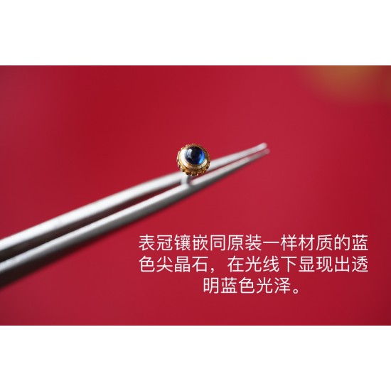 卡地亚淬火烤蓝针立体感十足有光泽无任何毛刺,珐琅材质表盘晶莹剔透质感好,表盘颜色多次修改色差降到最低高度还原,3D印刷技术平整均匀 。蓝宝石玻璃清晰通透性原装一致,表冠镶嵌同原装一样材质的蓝色尖晶石,在光线下显现出透明蓝色光泽,后盖拉丝纹路细腻工整一丝不苟,刻字清晰,雕刻十分细致深度角度恰到好处,玫瑰花和鸭子细节层次分明立体还原。 卡地亚淬火烤蓝针立体感十足有光泽无任何毛刺,珐琅材质表盘晶莹剔透质感好,表盘颜色多次修改色差降到最低高度还原,3D印刷技术平整均匀 。蓝宝石玻璃清晰通透性原装一致,表冠镶嵌同原装一样材质的蓝色尖晶石,在光线下显现出透明蓝色光泽,后盖拉丝纹路细腻工整一丝不苟,刻字清晰,雕刻十分细致深度角度恰到好处,玫瑰花和鸭子细节层次分明立体还原。