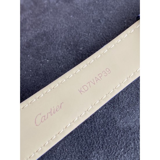 DR厂卡地亚 Cartier | 优雅经典的Tank系列则推出Tank Must腕表,采用纯进口石英机芯,走时精准。搭配彩色进口鳄鱼皮表带。尺寸为33mm*25mm 男女均可轻松驾驭的尺寸。卡地亚坦克 must新系列以致敬20世纪80年代单色风潮,卡地亚Tank 单一彩色表盘,色调及其微妙。这个复古的调调真的是美,要不要三个颜色都来一个,不俗,不艳,优雅的刚刚好! DR厂卡地亚 Cartier | 优雅经典的Tank系列则推出Tank Must腕表,采用纯进口石英机芯,走时精准。搭配彩色进口鳄鱼皮表带。尺寸为33mm*25mm 男女均可轻松驾驭的尺寸。卡地亚坦克 must新系列以致敬20世纪80年代单色风潮,卡地亚Tank 单一彩色表盘,色调及其微妙。这个复古的调调真的是美,要不要三个颜色都来一个,不俗,不艳,优雅的刚刚好!