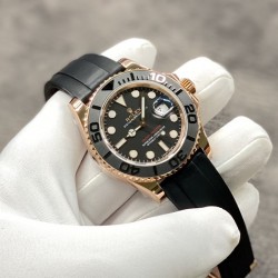 ROLEX 劳力士 YACHT MASTER 游艇名仕型 116655 运动男表 精钢镀厚玫瑰金表壳 陶瓷表圈 可双向转动 旋入式表冠 蓝宝石镜面有日历放大镜6点位镭射皇冠防伪 橡胶表带 表带侧面有OYSTERFLEX字样雕刻 表带背面有导汗槽 Glidelock折叠保险表扣 40mm n厂出品 3235机芯！出货实拍