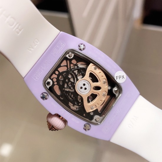 实拍 新品理查德米勒 棉花糖bon bon系列最稀有的作品!克服传统工艺打破模式!钟表最受尊敬的技术之一。不是所有人的嫁妆,棉花糖运动曲线和颜色,它们是诱人的。有了理查德米勒,实现了把棉花糖戴在你的手腕上!白色陶瓷加上黄粉绿搪瓷表盘,RM-07柔和的颜色创造了一个组合...甜蜜!糖果店的一次旅行,一个让人难以置信的艺术品。你会戴上它吗? 实拍 新品理查德米勒 棉花糖bon bon系列最稀有的作品!克服传统工艺打破模式!钟表最受尊敬的技术之一。不是所有人的嫁妆,棉花糖运动曲线和颜色,它们是诱人的。有了理查德米勒,实现了把棉花糖戴在你的手腕上!白色陶瓷加上黄粉绿搪瓷表盘,RM-07柔和的颜色创造了一个组合...甜蜜!糖果店的一次旅行,一个让人难以置信的艺术品。你会戴上它吗?